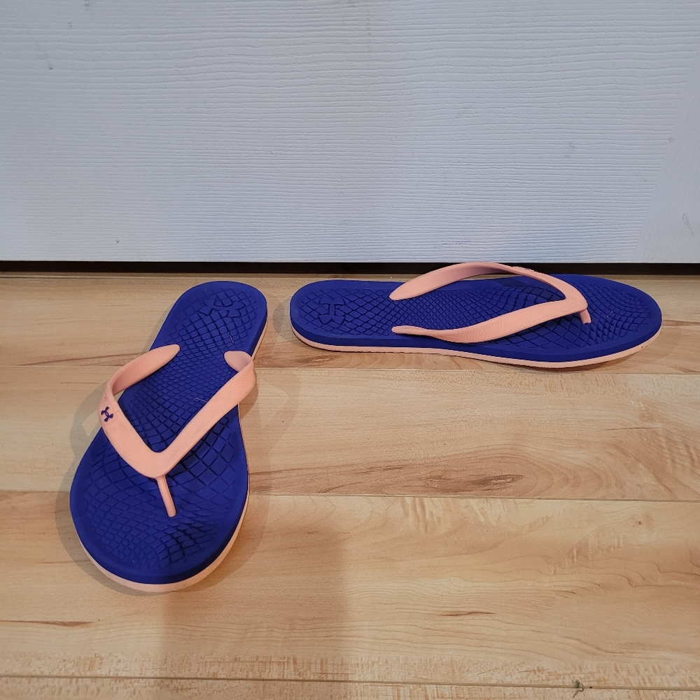 Under Armour Women's Size 8 Blue and Pink Flip Flops